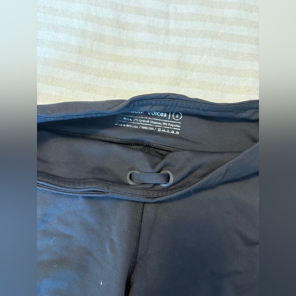 Outdoor Voices Women’s Black Move Free 6” Biker Compression Shorts Size Small - Picture 9 of 9